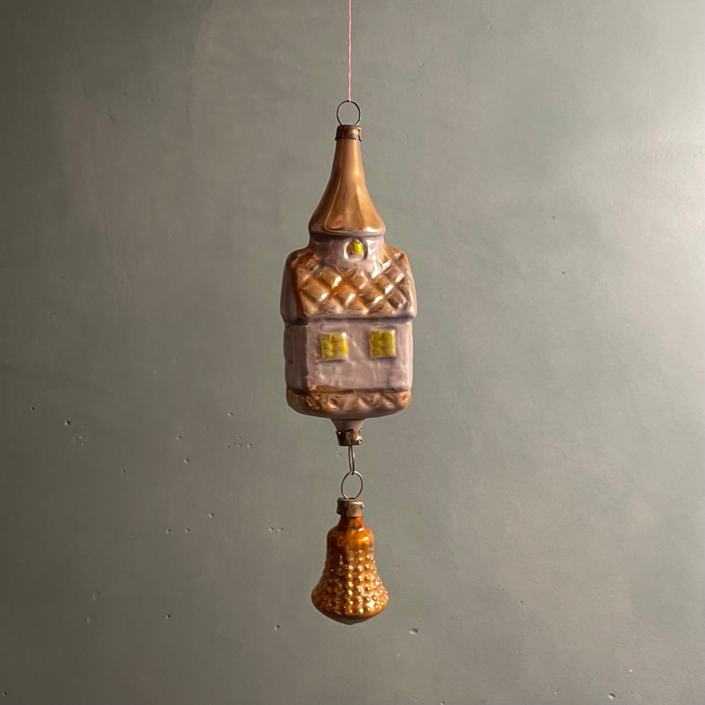 Håndlavet Kirke med klokke -Juleornament