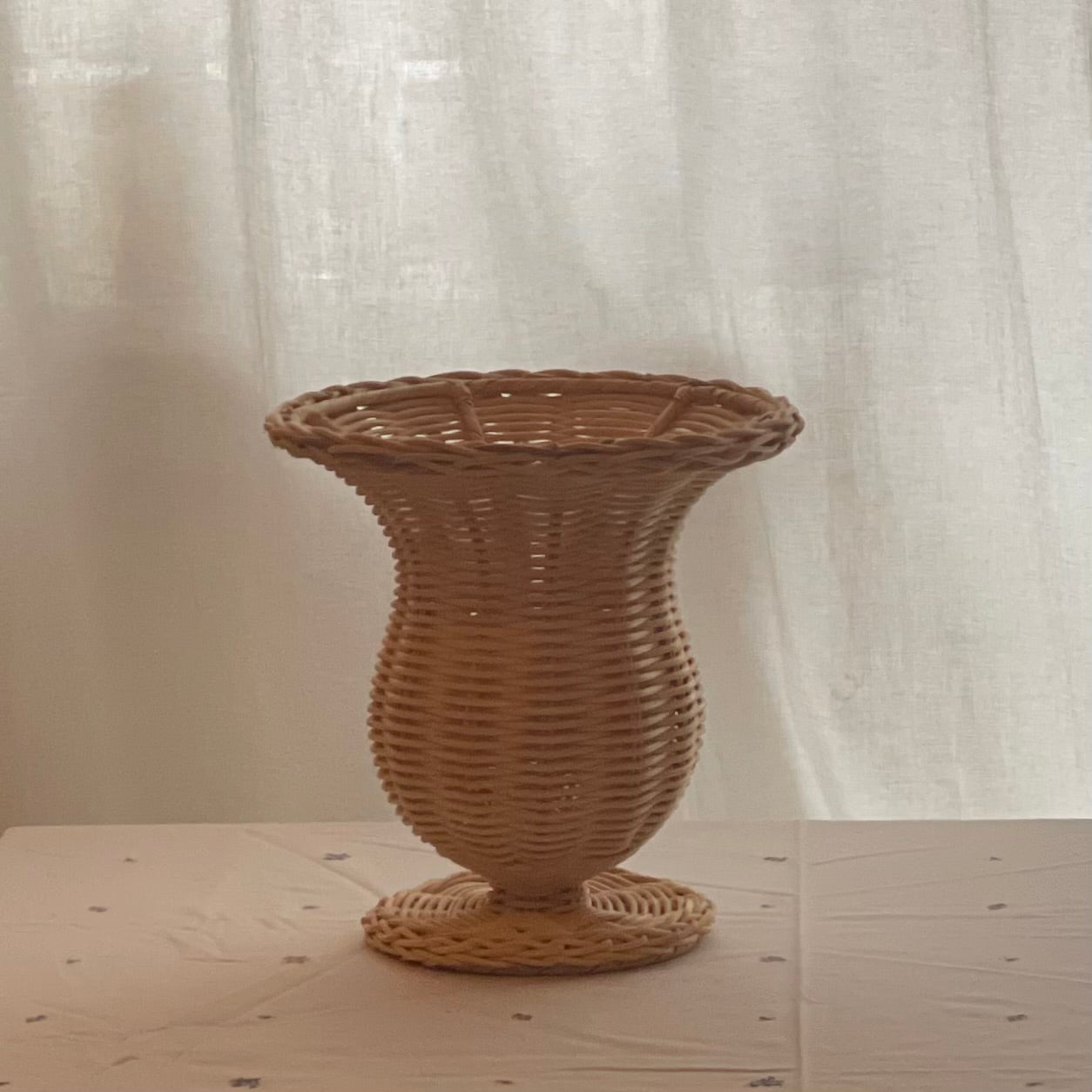 Rattanvase – Smuk og tidløs dekoration