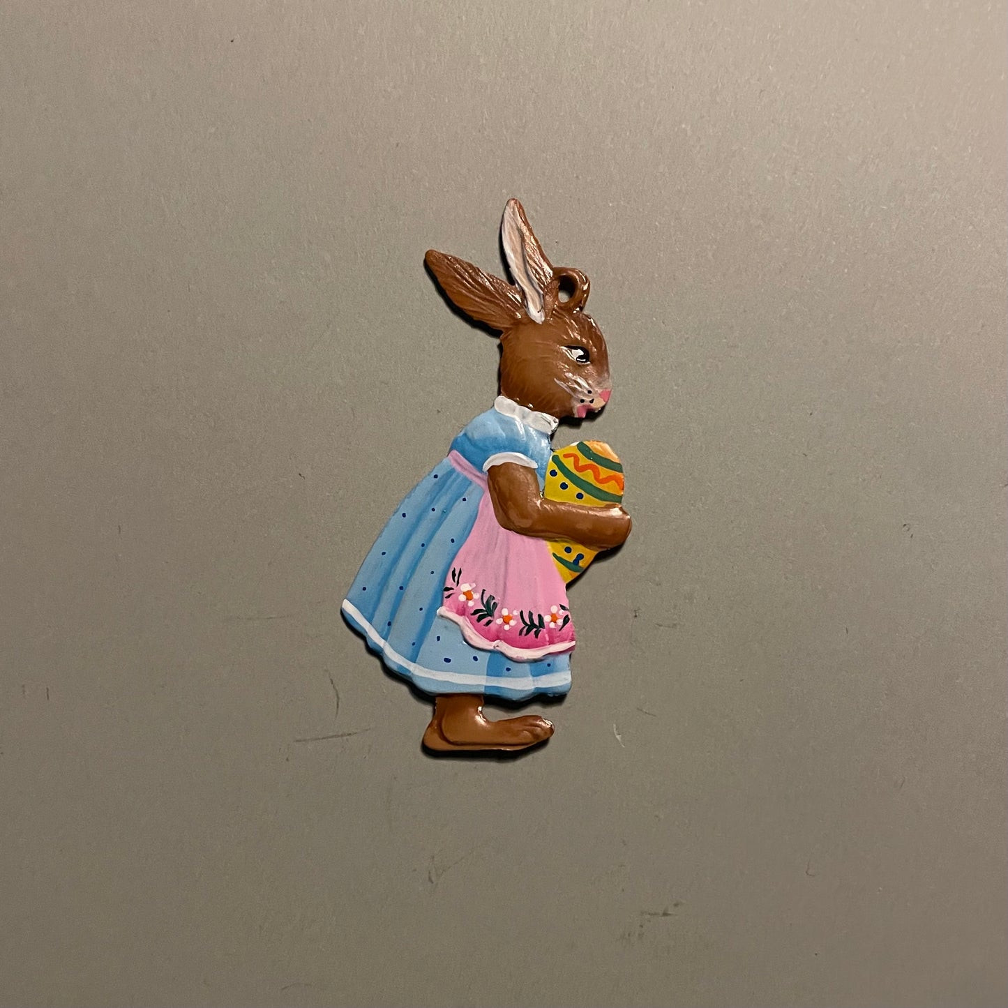 Charmerende Håndlavet & Håndmalet Påskehare Perfekt til Forårsdekoration