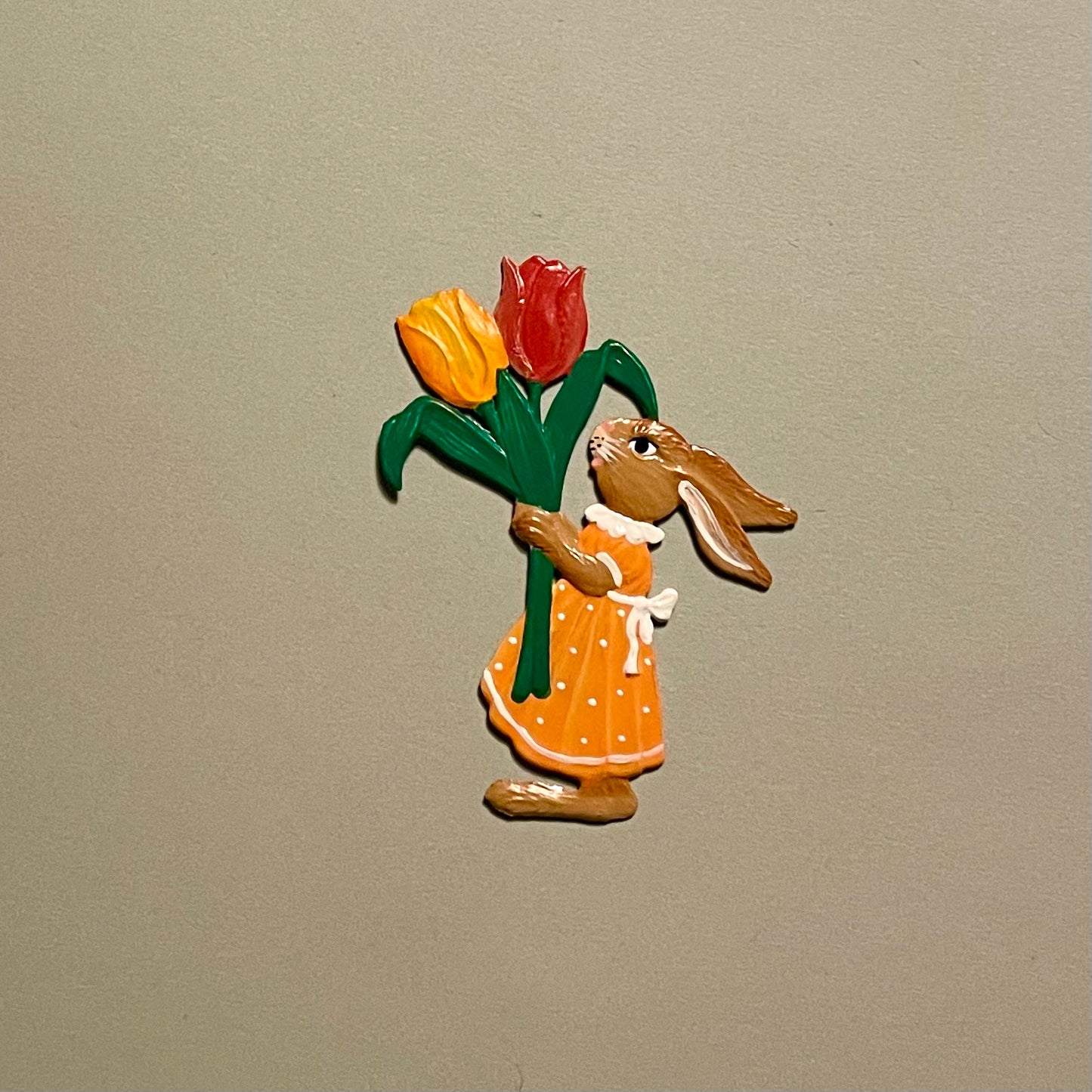 Håndlavet og håndmalet påskeophæng– Kanin med Tulipaner