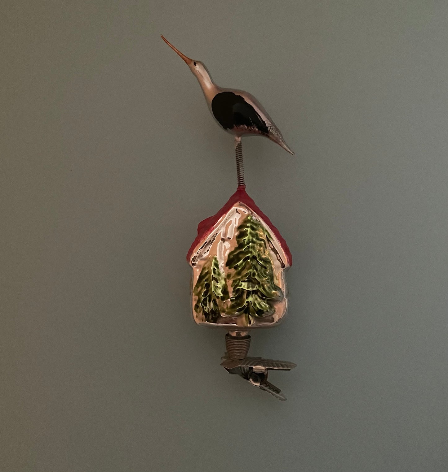 Glas Stork på tag – Glasornament med klips.