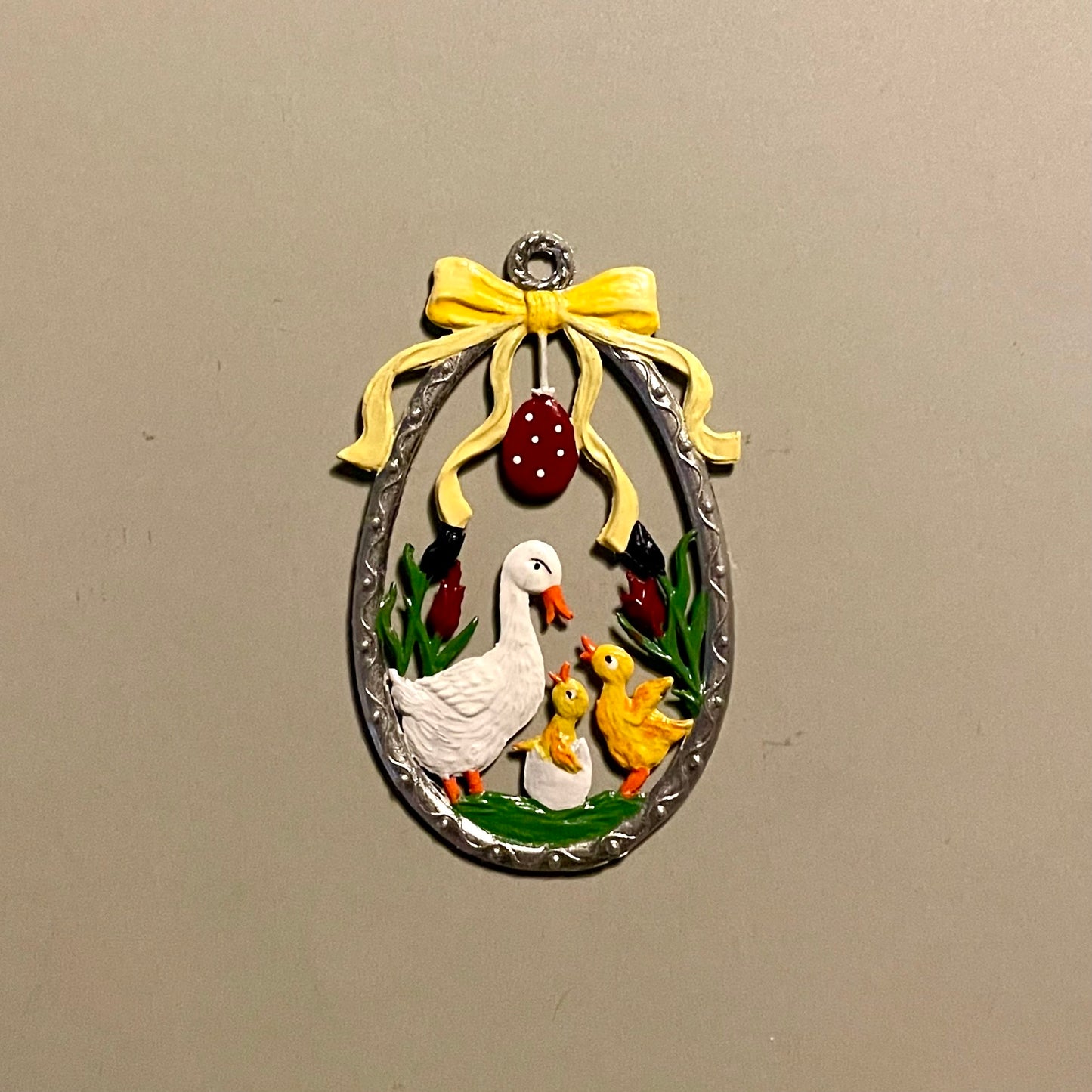 Smukt håndlavet og håndmalet påskeophæng