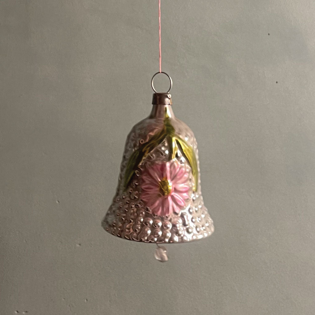 Håndlavet sølv klokke med rosa blomst - Juleornament