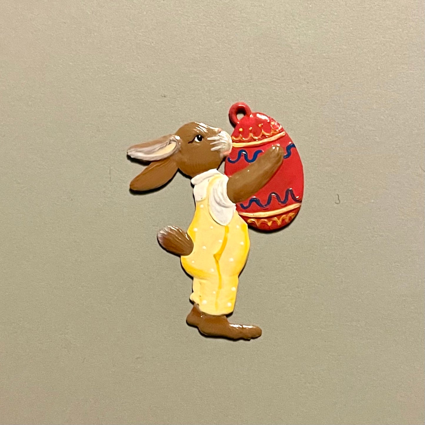 Håndlavet og håndmalet påskehare i tin