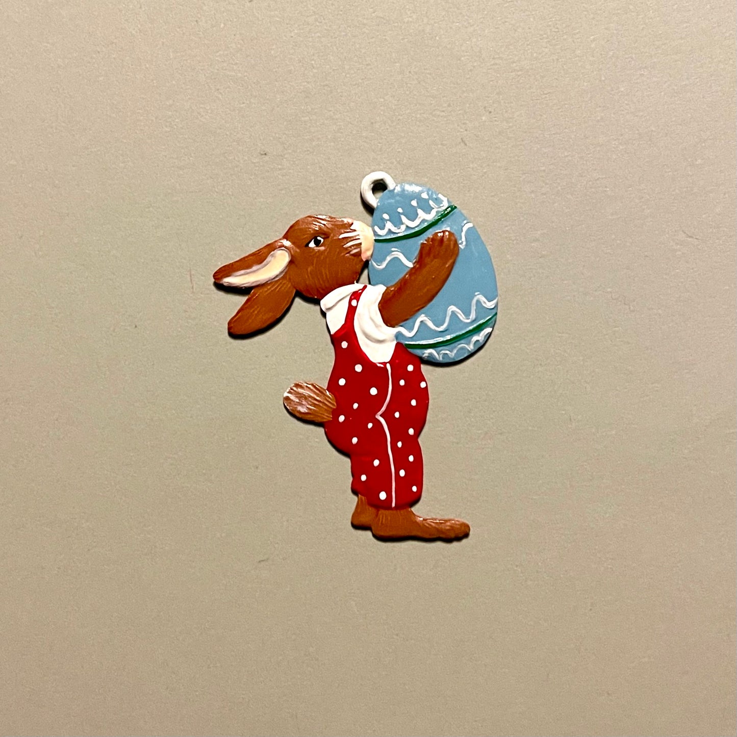 Håndlavet og håndmalet påskehare i tin