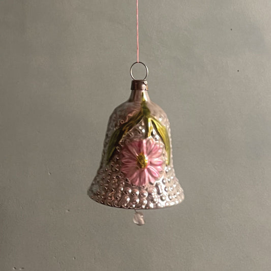 Håndlavet sølv klokke med rosa blomst - Juleornament