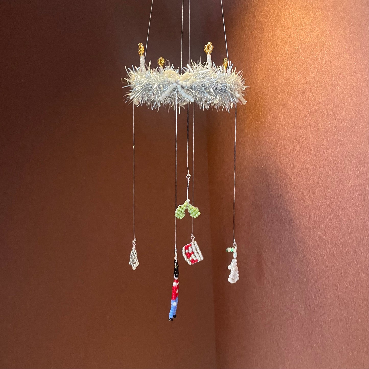 Smuk handlavet adventskrans i sølv med de fineste perle Vedhæng 