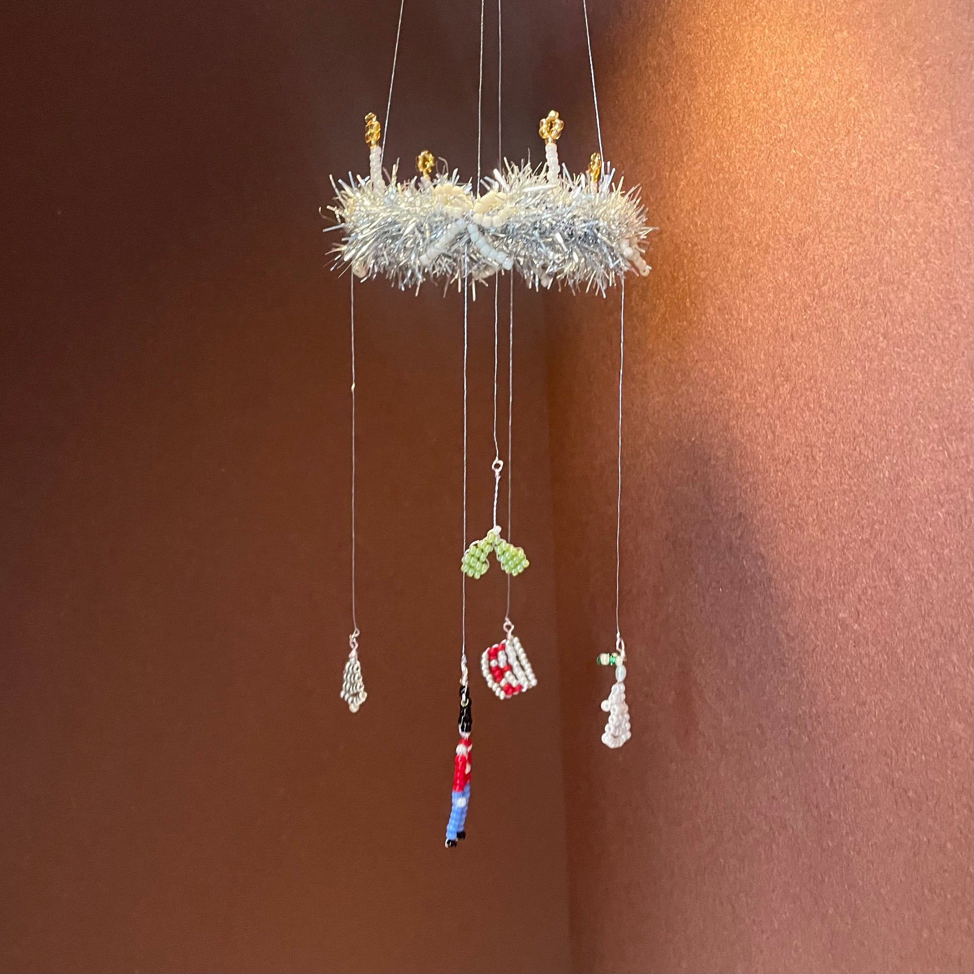 Smuk handlavet adventskrans i sølv med de fineste perle Vedhæng 